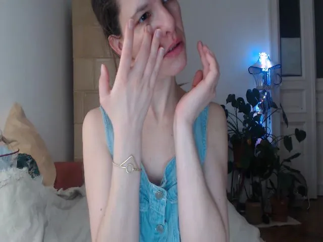 Live sex webcam photo for PetitePinkie #273584766