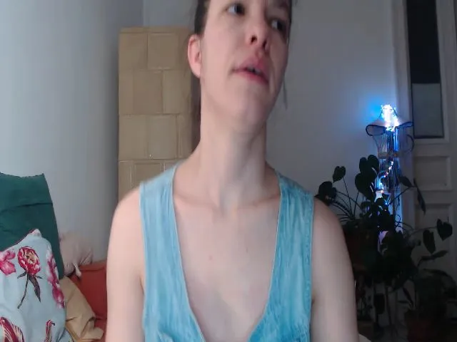 Live sex webcam photo for PetitePinkie #273640063