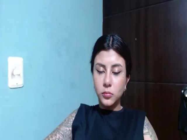 Live sex webcam photo for Petite_sury #273916986