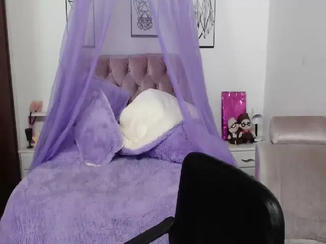Live sex webcam photo for PeytonBrunett #272989149