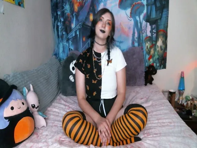 Live sex webcam photo for PhiBunny #274100639