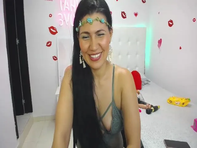 Live sex webcam photo for Pilarstar_ #272441308