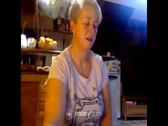 Live sex webcam photo for PinkLillyRose #271854056