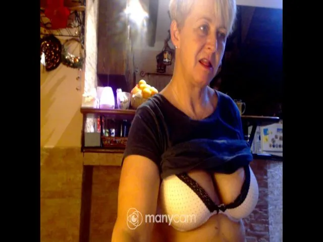 Live sex webcam photo for PinkLillyRose #271910228