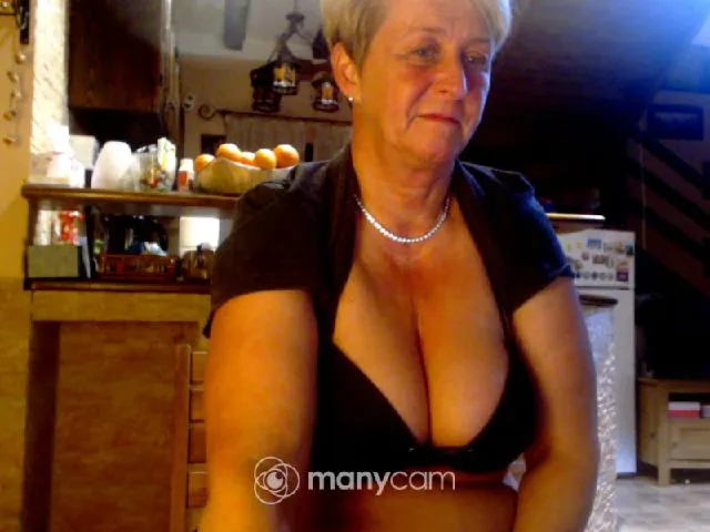 Live sex webcam photo for PinkLillyRose #272517387