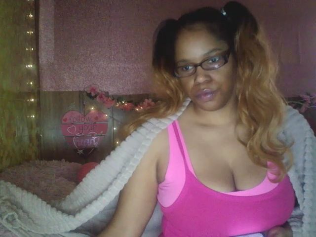 Live sex webcam photo for Pinkrackz100 #272267365