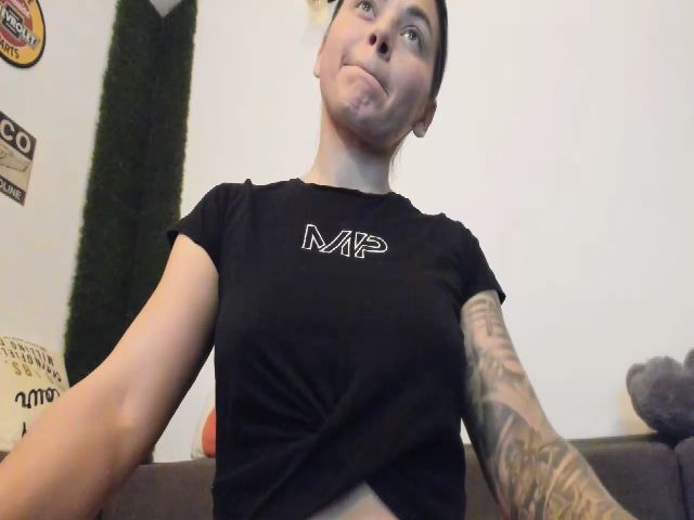 Live sex webcam photo for PisuVamp_ #272115273