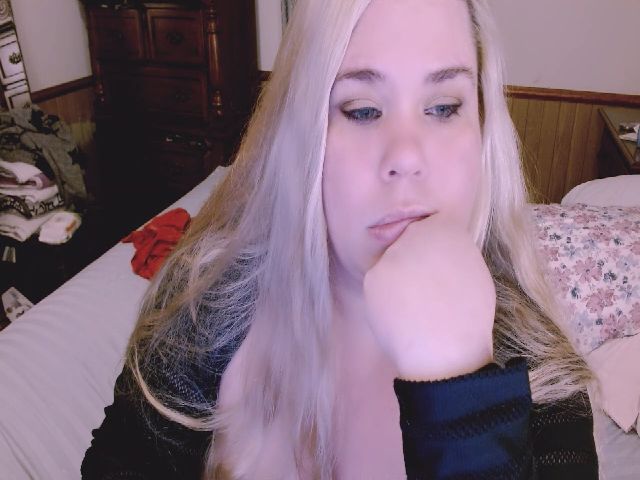 Live sex webcam photo for PlumpKittyKat #271952528