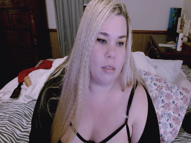 Live sex webcam photo for PlumpKittyKat #272030923