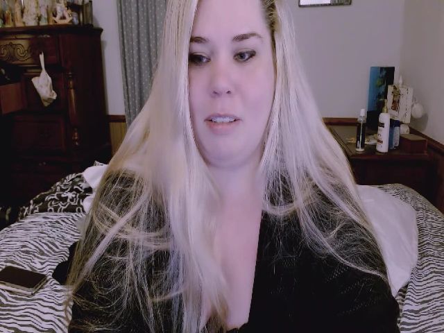 Live sex webcam photo for PlumpKittyKat #272129541