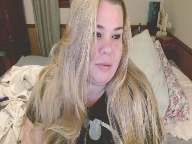 Live sex webcam photo for PlumpKittyKat #272951295