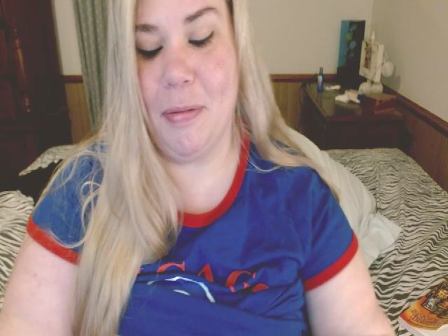 Live sex webcam photo for PlumpKittyKat #273070878