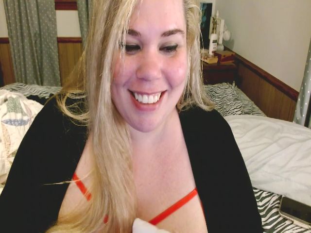 Live sex webcam photo for PlumpKittyKat #273482629