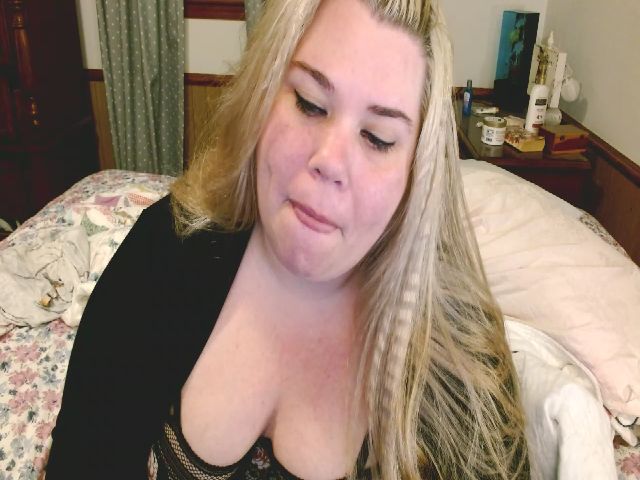 Live sex webcam photo for PlumpKittyKat #273490919