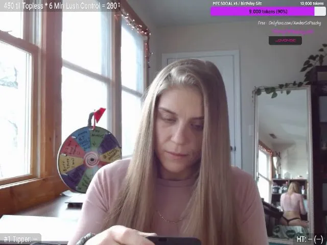 Live sex webcam photo for PlumpToPeachy #271897461