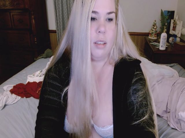 Live sex webcam photo for PlumpKittyKat #271839339