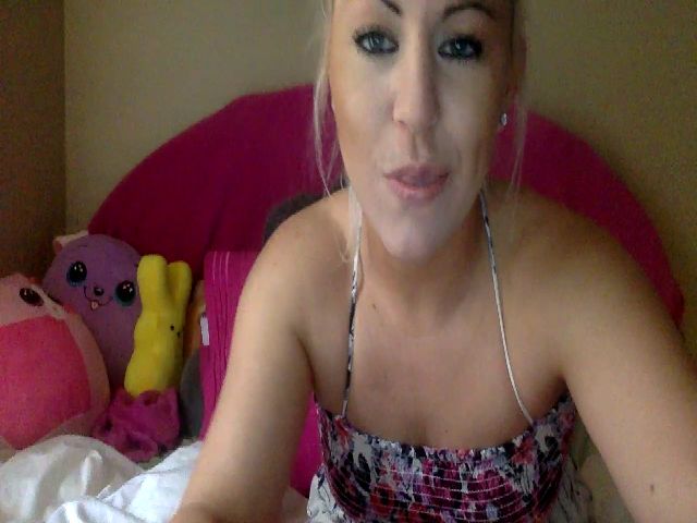 Live sex webcam photo for Poizon_Ivy18 #273056549