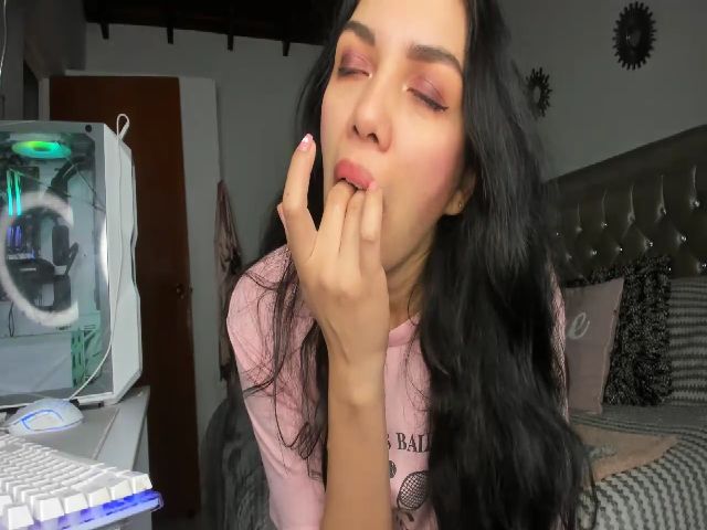 Live sex webcam photo for PollySaez #272619238