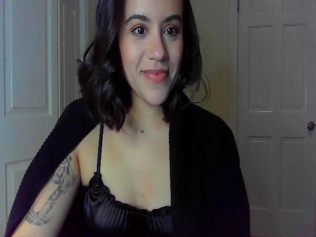 Live sex webcam photo for PoppyFyrae #272169447