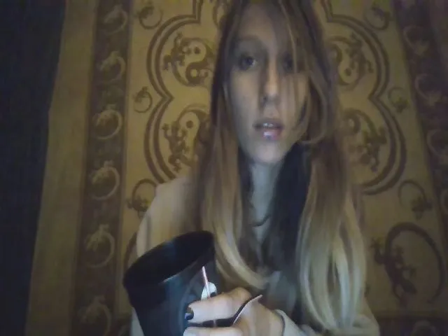 Live sex webcam photo for Poppyes #271940120