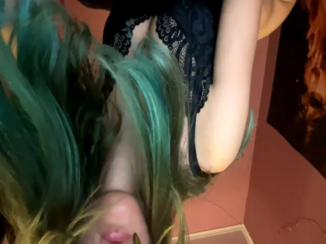 Live sex webcam photo for Poppyes #272657758