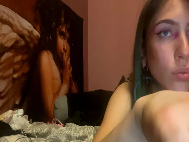Live sex webcam photo for Poppyes #272659095