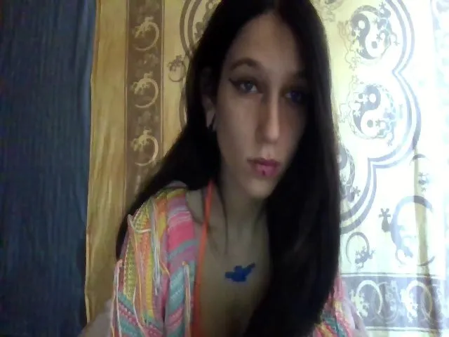 Live sex webcam photo for Poppyes #273233134