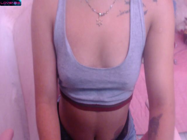 Live sex webcam photo for Pretty_fer_ #272880519