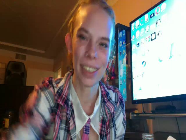 Live sex webcam photo for PrincessV7 #271929219