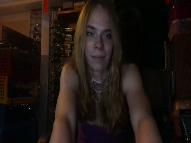 Live sex webcam photo for PrincessV7 #272397269