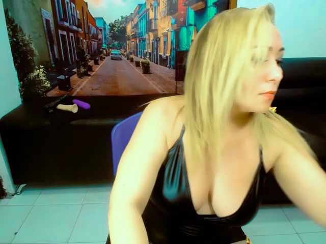 Live sex webcam photo for Priscila1x #271765870