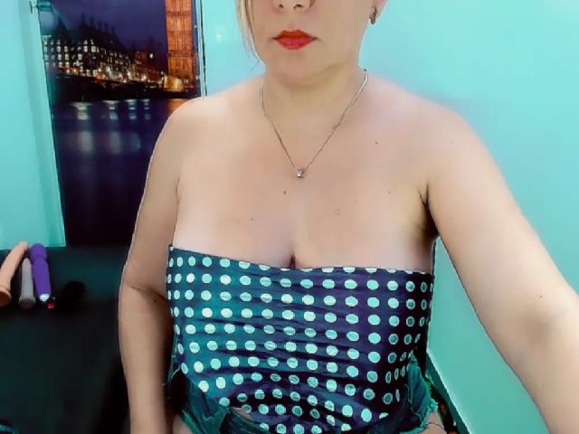 Live sex webcam photo for Priscila1x #271979764