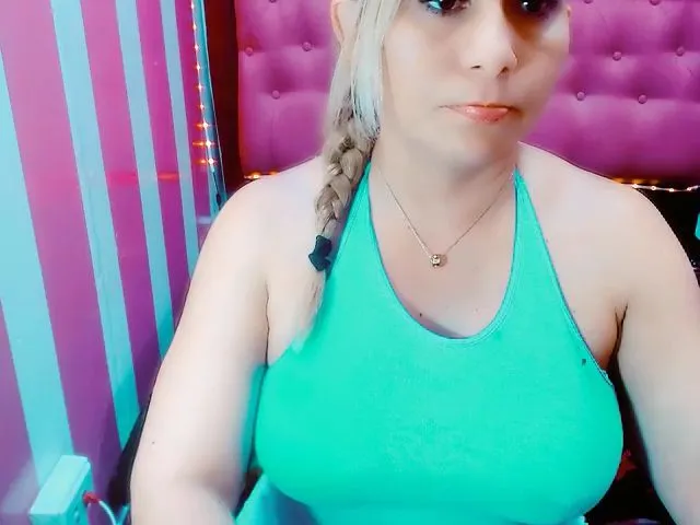 Live sex webcam photo for Priscila1x #272177569