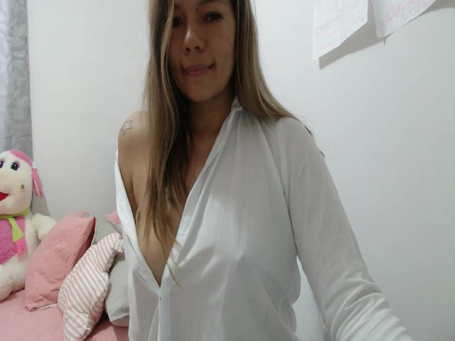 Live sex webcam photo for Priscilla_br #273806721