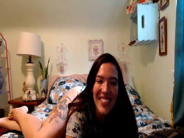 Live sex webcam photo for Prtyplz #274383391