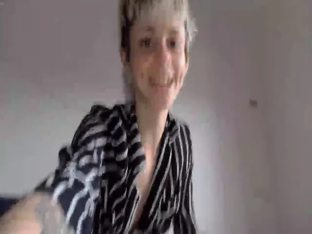 Live sex webcam photo for Punky_heidi #272267075