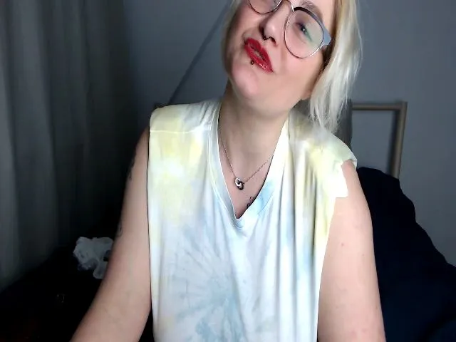Live sex webcam photo for Puptikini #272727227