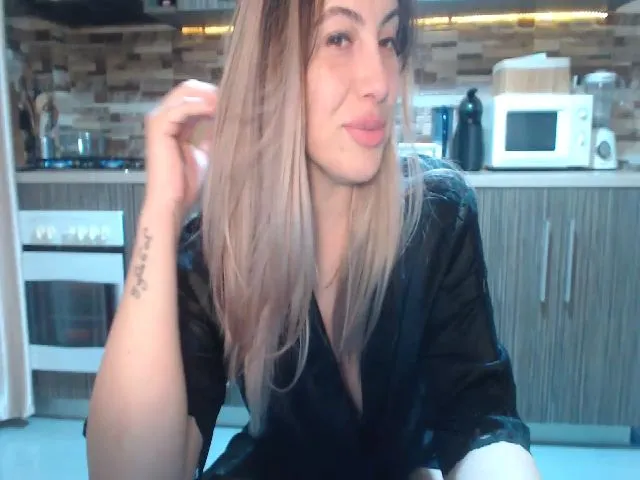 Live sex webcam photo for Pussykat0 #272659573