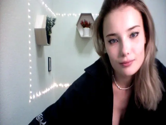 Live sex webcam photo for Pvt_quin #274095553