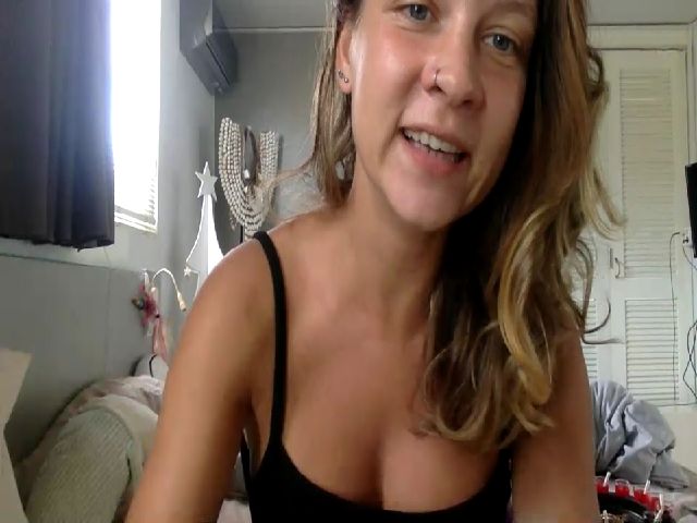 Live sex webcam photo for Qi_ra #273568598