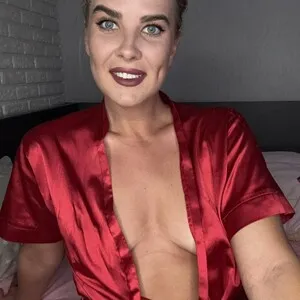 Live sex webcam photo for QueenBlonde69 #293675423