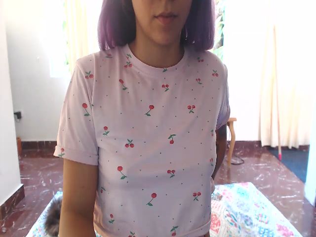 Live sex webcam photo for QueenMarcella #272195418
