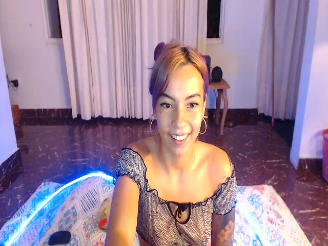Live sex webcam photo for QueenMarcella #272198311