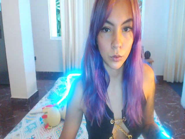 Live sex webcam photo for QueenMarcella #272232444
