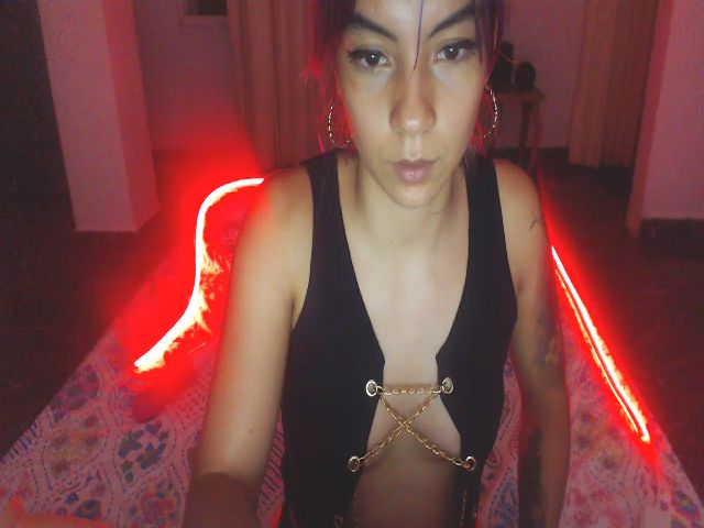 Live sex webcam photo for QueenMarcella #272237884