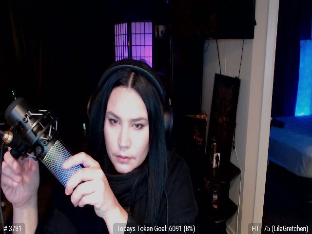 Live sex webcam photo for QueenOfMetal #272107988