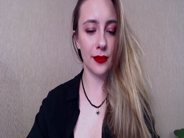 Live sex webcam photo for QueenOfTease_ #275196021