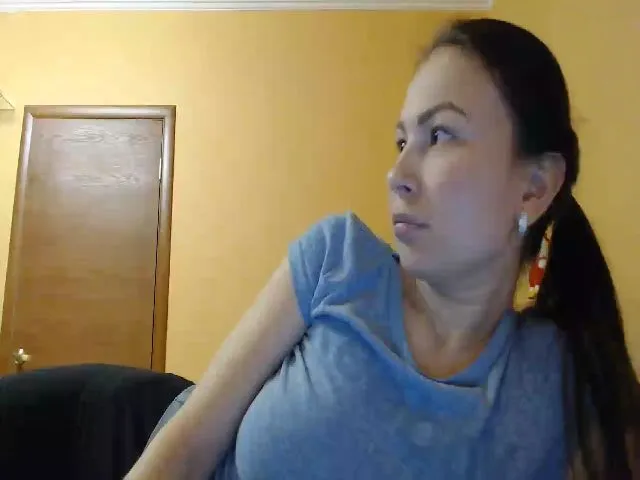 Live sex webcam photo for QueenSmile #273140278