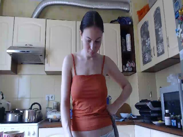 Live sex webcam photo for QueenSmile #273337504