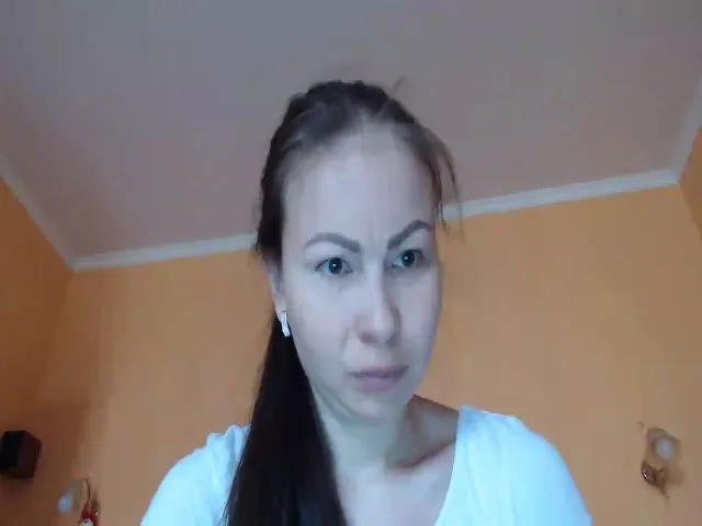 Live sex webcam photo for QueenSmile #273908216